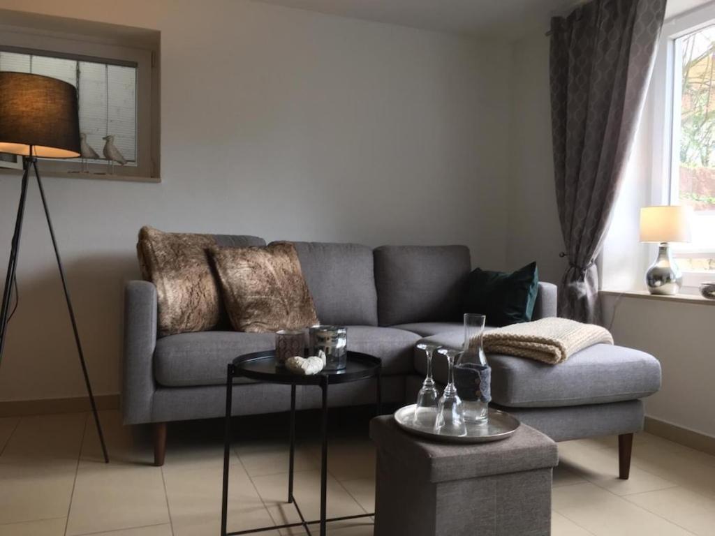 Schoene Ferienwohnung 2,5 Zimmer In Stadtnaehe Mit Eigenem Hofgarten Balingen Exterior foto