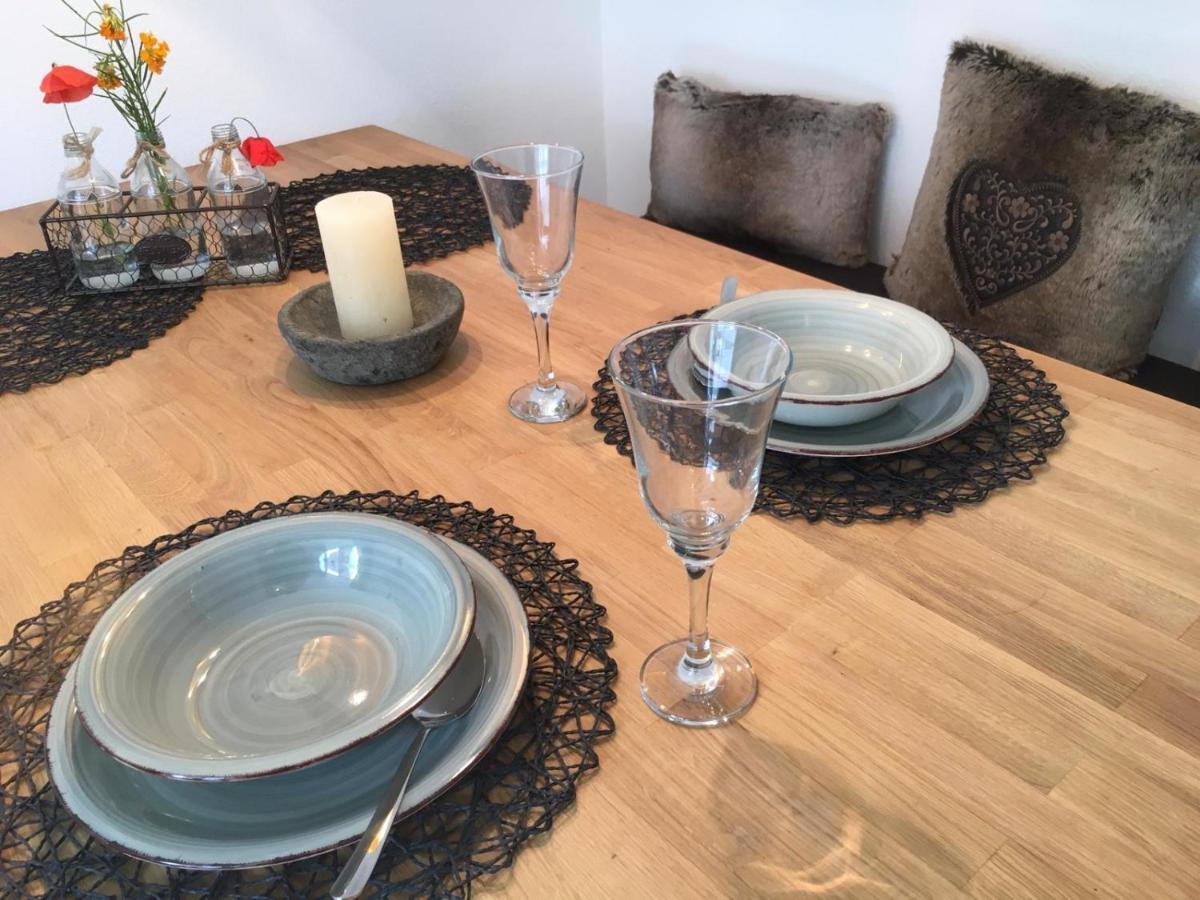 Schoene Ferienwohnung 2,5 Zimmer In Stadtnaehe Mit Eigenem Hofgarten Balingen Exterior foto