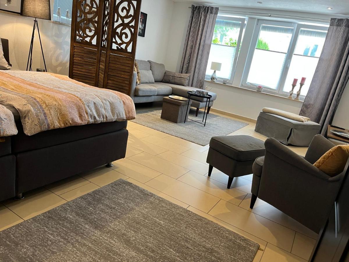 Schoene Ferienwohnung 2,5 Zimmer In Stadtnaehe Mit Eigenem Hofgarten Balingen Exterior foto