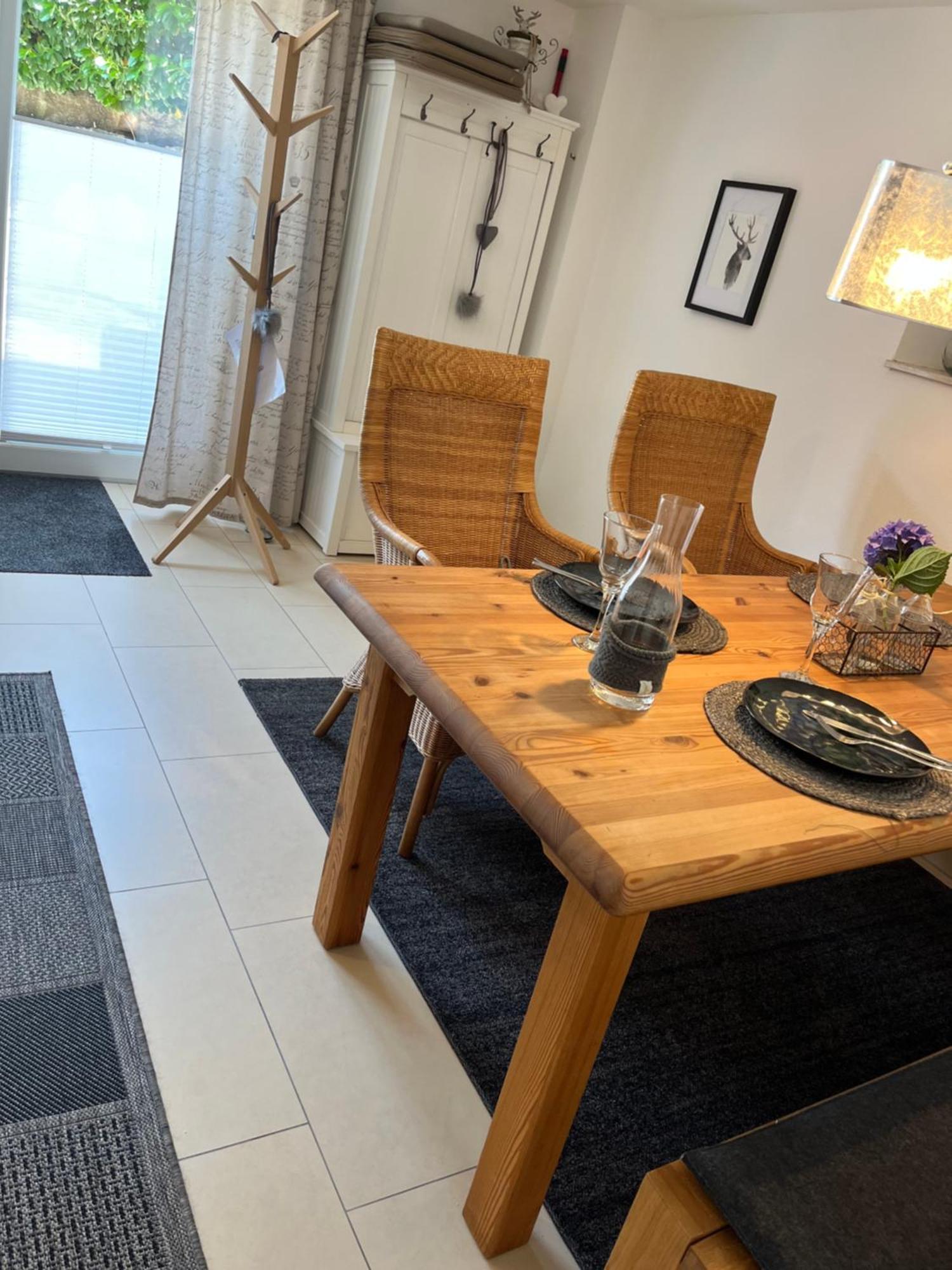 Schoene Ferienwohnung 2,5 Zimmer In Stadtnaehe Mit Eigenem Hofgarten Balingen Exterior foto